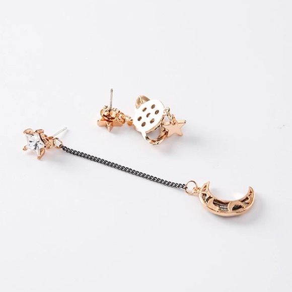 🔄🆕 ALYA Asymmetrical Drop Earrings - Picture 5 of 7